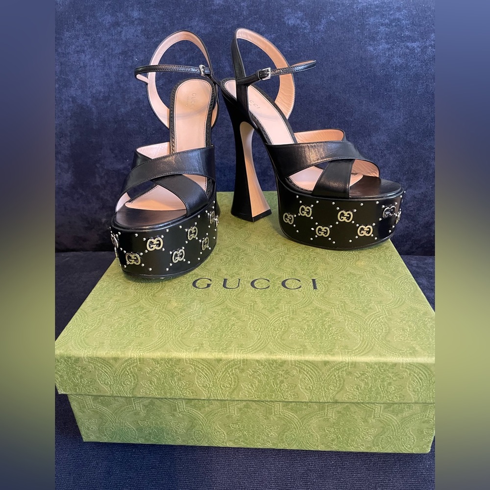 Gucci Platform WOMEN'S INTERLOCKING G STUDS SANDAL - Black